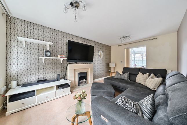 2, Agnes Silverside Close, Essex photo 2
