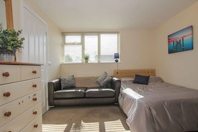 1a Bryanstone Close, Cheltenham photo 4