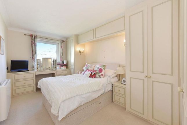 Flat 11 St. Elizabeths Court, Mayfield Avenue, Whetstone, London, N12 9HZ photo 2