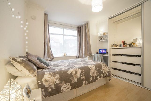 Bright, Neatly Presented Double Bedroom With A Lar...