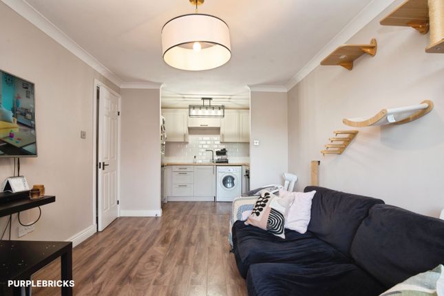 Flat 10/Blake Court, Schooner Way, Cardiff photo 4