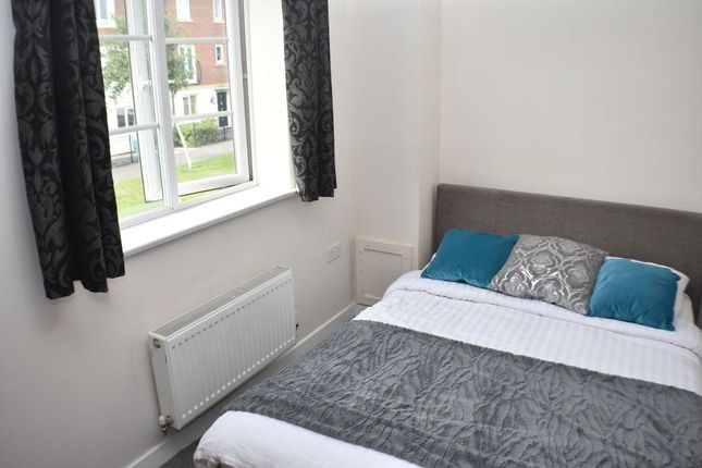 Room 3, 380, West Lake Avenue, Peterborough photo 4