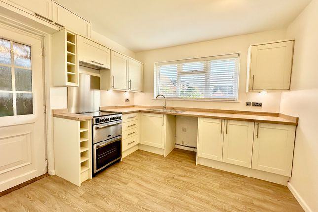 6 Meadow Close, Lympstone, Exmouth photo 3