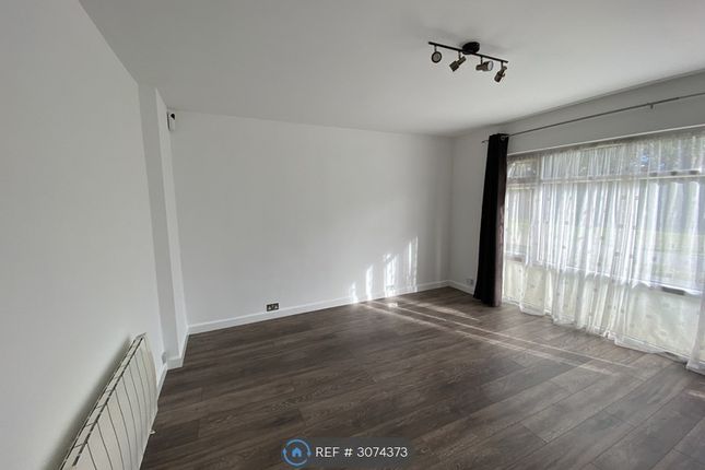 Warwick Lodge, Staines Road, Twickenham photo 4