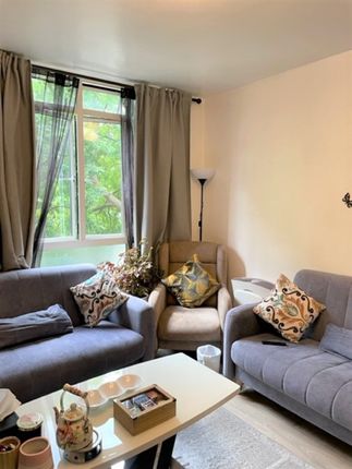 Flat for sale in Hallfield Estate, London