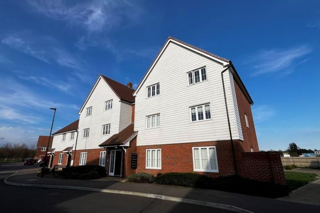 Thumbnail Flat for sale in Peckham Chase, Chichester