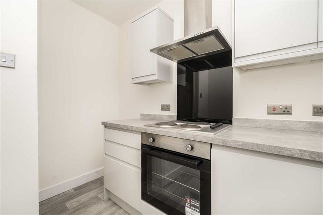 Flat to rent in Digby Street, London