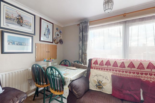71, St. Hildas Way, Gravesend photo 3