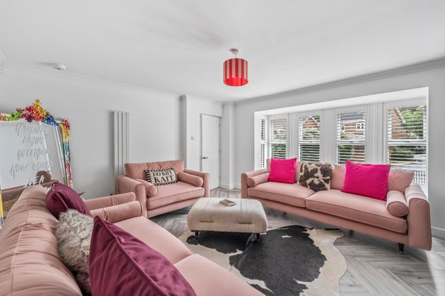 7, Royal Oak Drive, Crowthorne photo 4