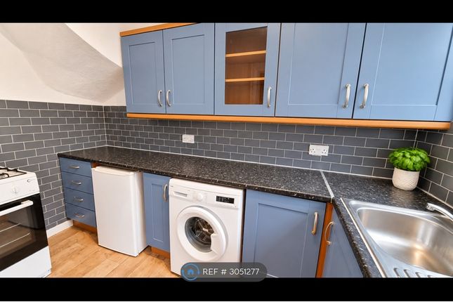 Adwick Place, Leeds photo 3