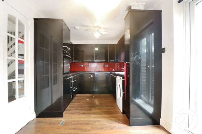 4, Courtland Grove, London photo 4