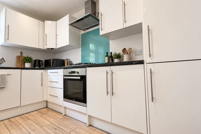 Flat 2 68 Vaughan Road, Harrow photo 3