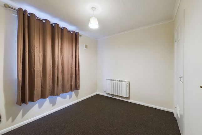 Flat to rent in Hillside Road, Whyteleafe