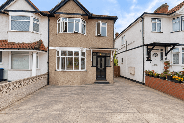 26 Reeves Avenue, LONDON photo 2