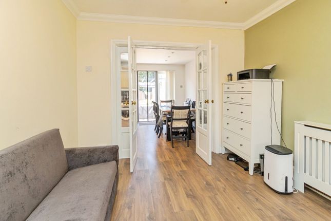 33, Chester Avenue, Bedfordshire photo 3