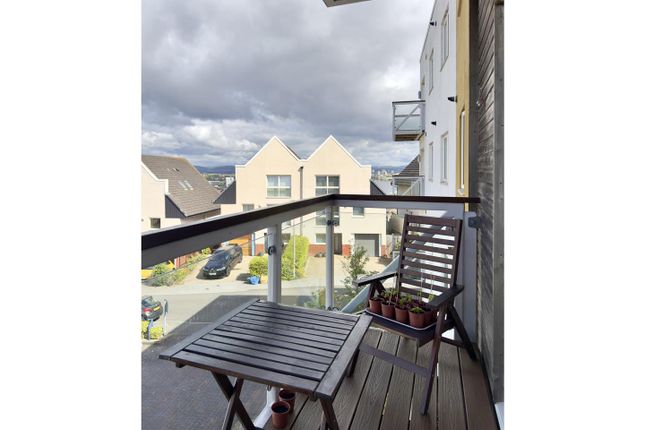 1-bed flat on 19 The Lodge, Paget Road, Penarth, £220,000