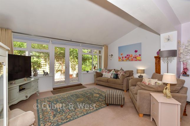 41, Oddstones, Pulborough photo 4