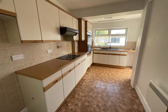 Orchard Avenue, Chichester photo 3