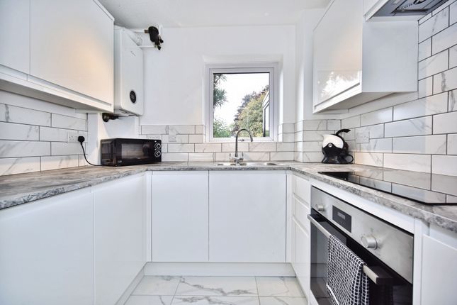 27, Farrier Close, Maidstone photo 3