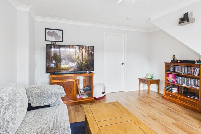 28, James Niven Court, Hull photo 3
