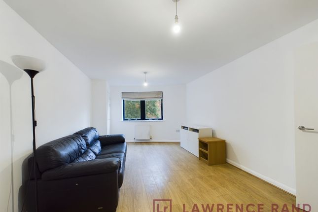 34 William Perkin Court, Greenford photo 4