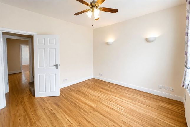 111, Myrtle Road, Hounslow photo 3