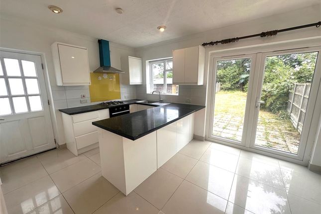 84, ShaftesburyAvenue, Feltham photo 3