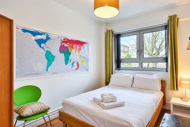 48, Neckinger Estate, London photo 4