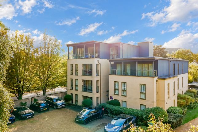 2-bed flat on Long Road, Cambridge, £395,000