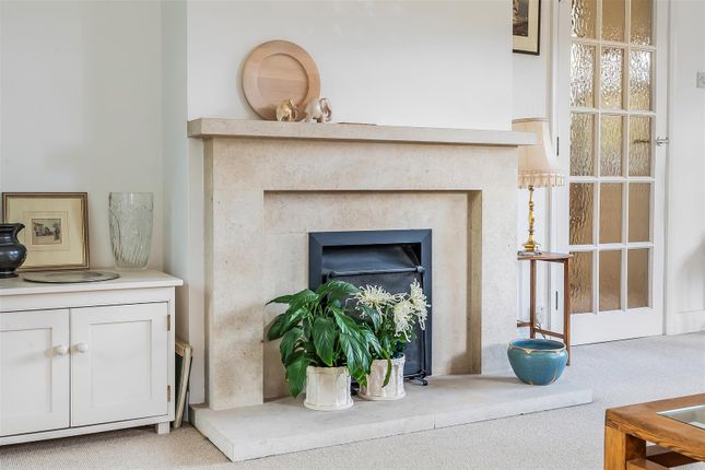 11, Oak Way, Ashtead photo 4