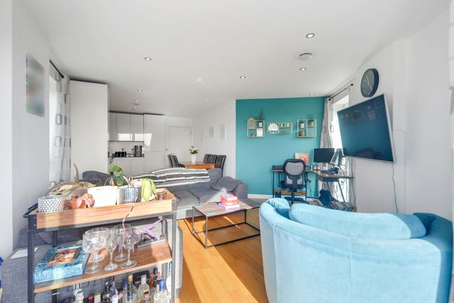 110 Churchill Road, London photo 2