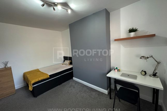 Terraced house to rent in Quarry Street, Leeds