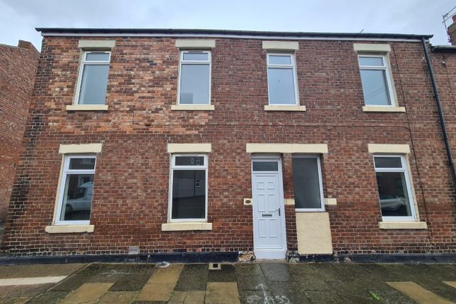 2-bed house on Laet Street, North Shields, £850/mo