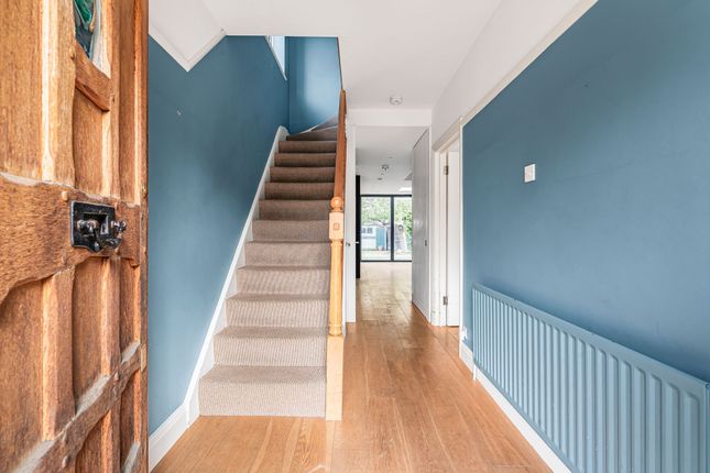 77 Craddocks Avenue, Ashtead photo 4