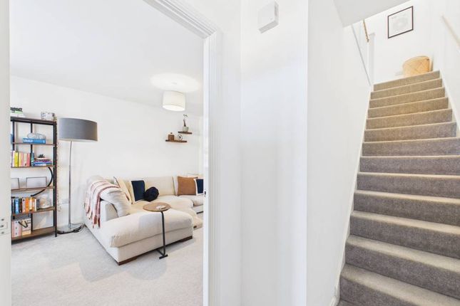 27 Broad Acre Road, Cheltenham photo 4