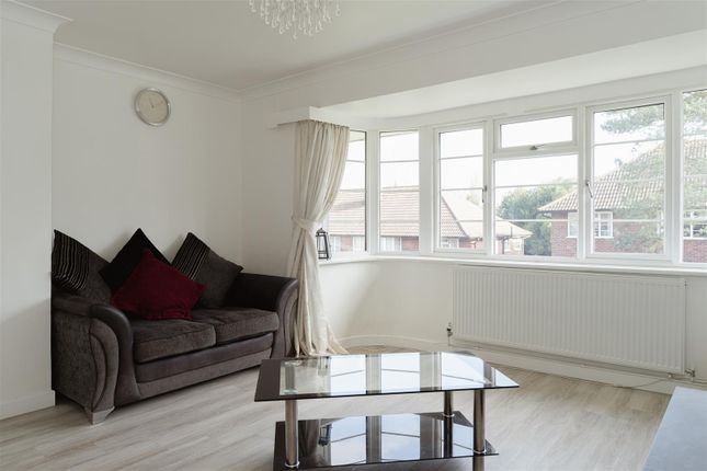 8, Cavendish Gardens, Redhill photo 3