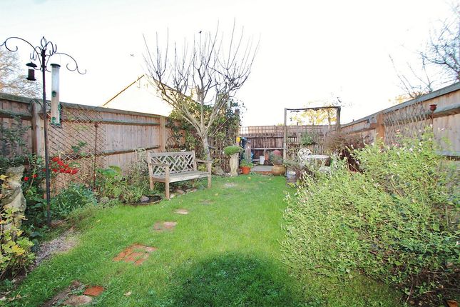 33, Knott Oaks, Combe photo 4