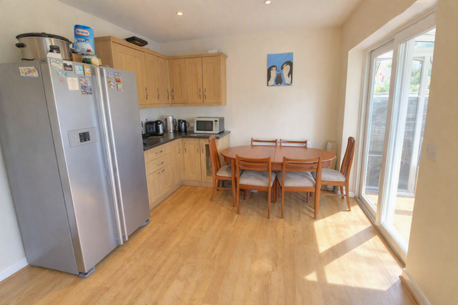 4, Naylor Close, Kidderminster photo 4