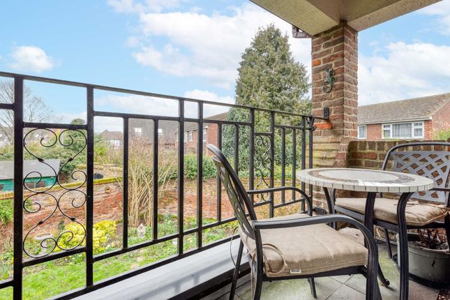 19 Riddell Gardens, Baldock photo 3