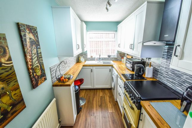 21, Shutehay Drive, Cam, Dursley photo 4