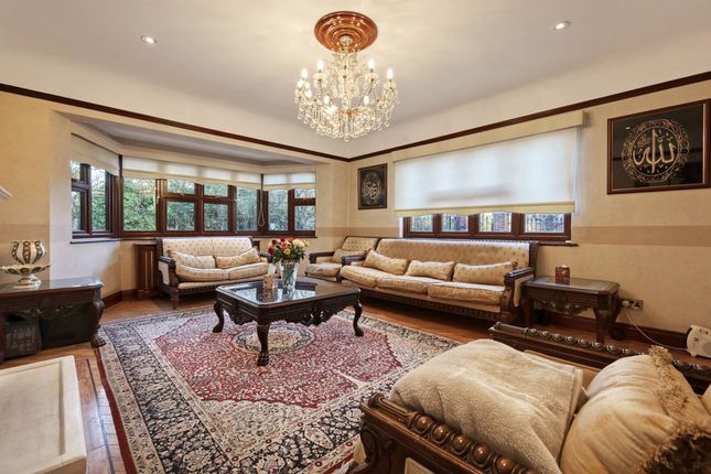 56 Meadow Way, Chigwell photo 3