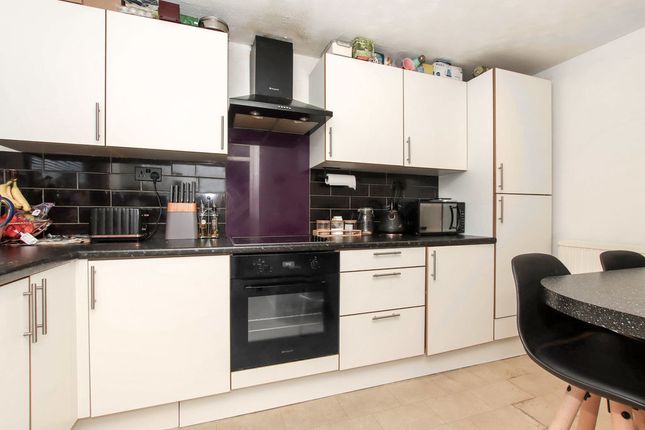 81, Figtree Hill, Hemel Hempstead photo 2