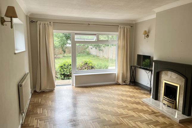 75, Clockhouse Lane, Romford photo 4