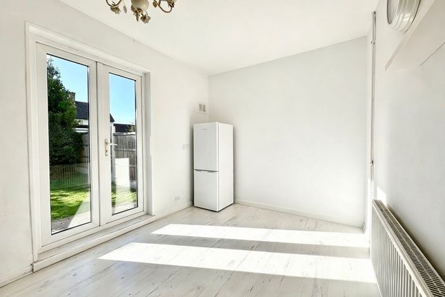 201, Gooshays Drive, Romford photo 4