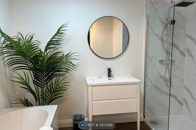 Room 9 Bathroom