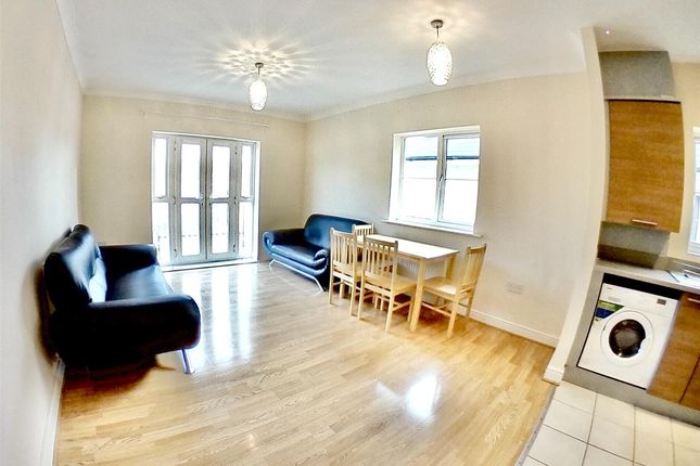 888 Thistledown House, 6, Periwood Crescent, Greenford photo 4