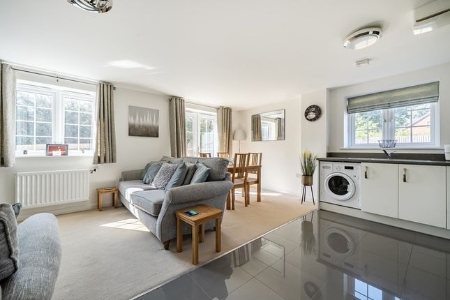 Langman Close, Wokingham photo 4