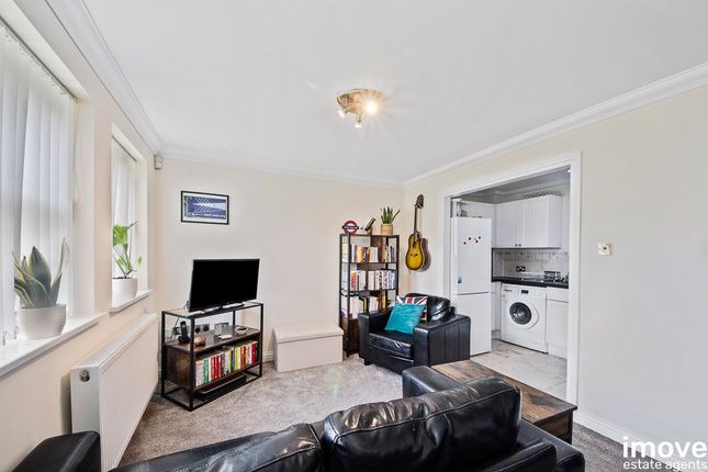11 Courtlands, Torquay photo 4