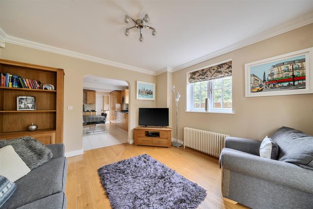 8, Williamson Close, Winnersh photo 3