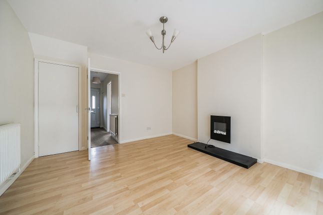 4, Frensham, Berkshire photo 3